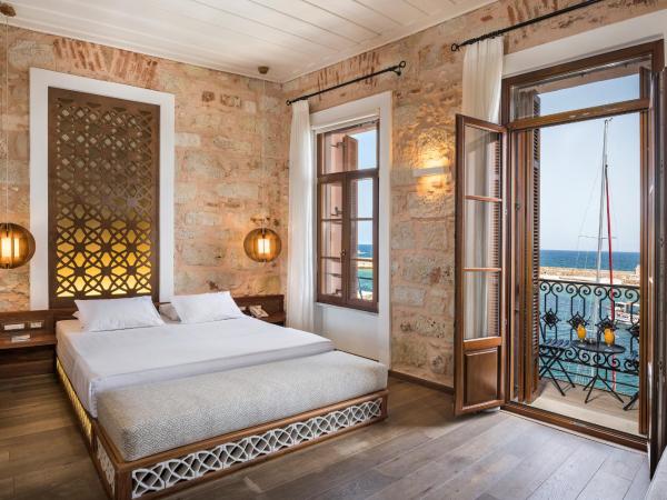 Ambassadors Residence Boutique Hotel : photo 1 de la chambre suite junior de luxe avec balcon et vue sur la mer