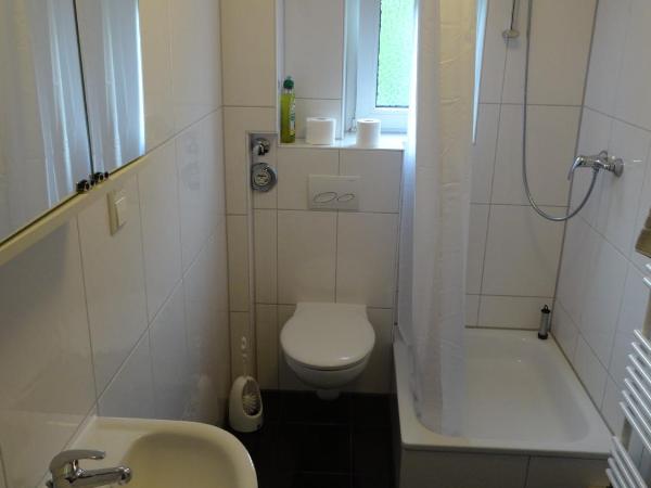 Private Room with Breakfast : photo 6 de la chambre chambre lits jumeaux standard avec salle de bains commune