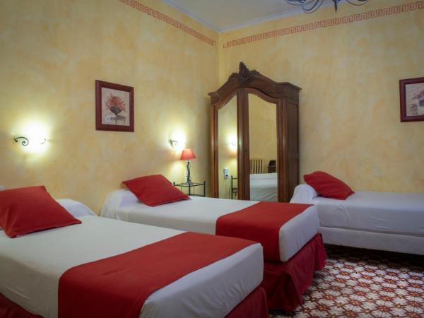 Hotel Du Forum : photo 6 de la chambre chambre triple