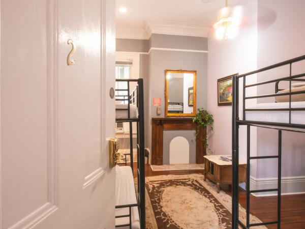 HOSTEL Auberge NOLA : photo 5 de la chambre lit dans dortoir pour femmes de 6 lits