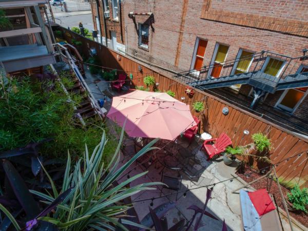 HOSTEL Auberge NOLA : photo 2 de la chambre lit dans dortoir mixte de 6 lits