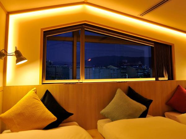 CAFETEL Kyoto Sanjo for Ladies : photo 8 de la chambre chambre triple avec salle de bains commune - réservée aux femmes