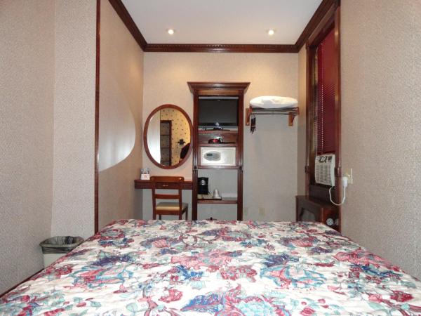 Hotel 31 Extended Stay : photo 1 de la chambre chambre lit queen-size avec salle de bains commune 