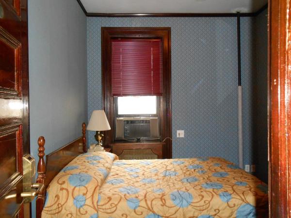 Hotel 31 Extended Stay : photo 2 de la chambre chambre lit queen-size avec salle de bains commune