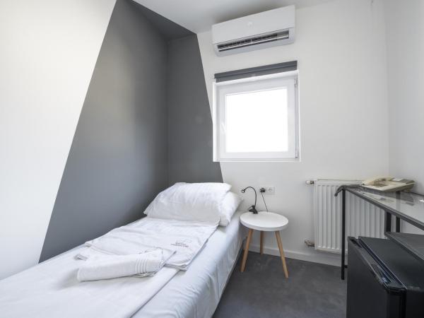 Hotel Chesscom : photo 1 de la chambre petite chambre simple