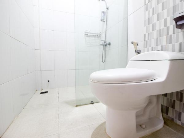 RedDoorz Plus near UPN Jogjakarta 2 : photo 1 de la chambre chambre double