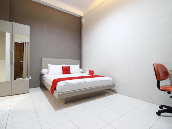 RedDoorz Plus near UPN Jogjakarta 2 : photo 2 de la chambre chambre double