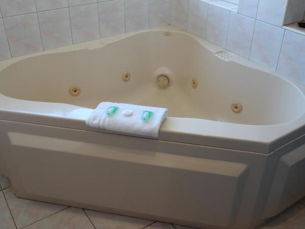 Hume Villa Motor Inn : photo 1 de la chambre chambre spa deluxe