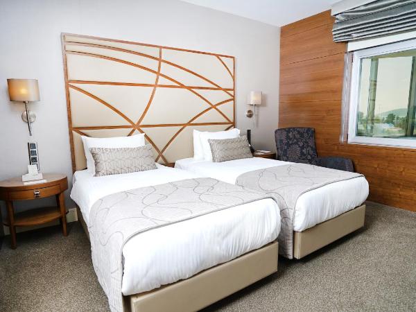 Cevahir Hotel Istanbul Asia : photo 1 de la chambre chambre lits jumeaux supérieure - vue partielle sur la mer