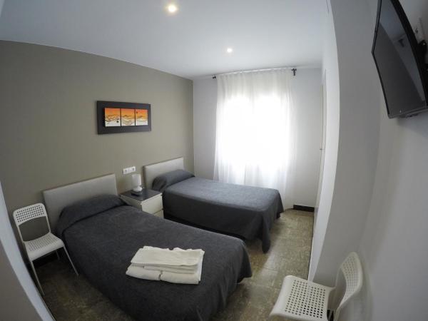Hostal Mediterráneo : photo 10 de la chambre chambre double ou lits jumeaux standard