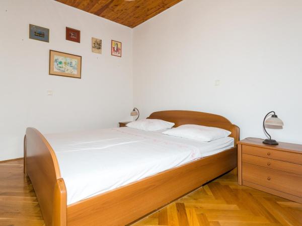 Apartments & Rooms Tapera : photo 9 de la chambre chambre double confort avec balcon - vue partielle sur mer