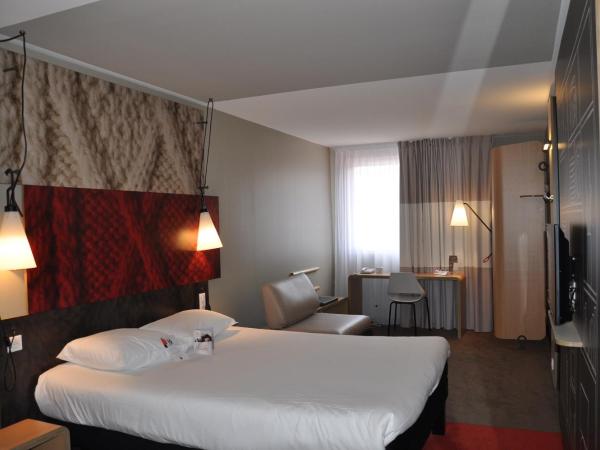 ibis Troyes Centre : photo 3 de la chambre chambre double supérieure avec canapé-lit