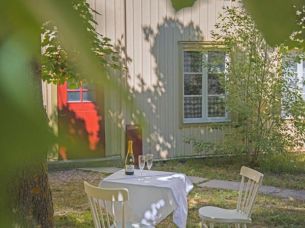 City Apartments in Jonkoping : photo 4 de la chambre appartement - vue sur jardin