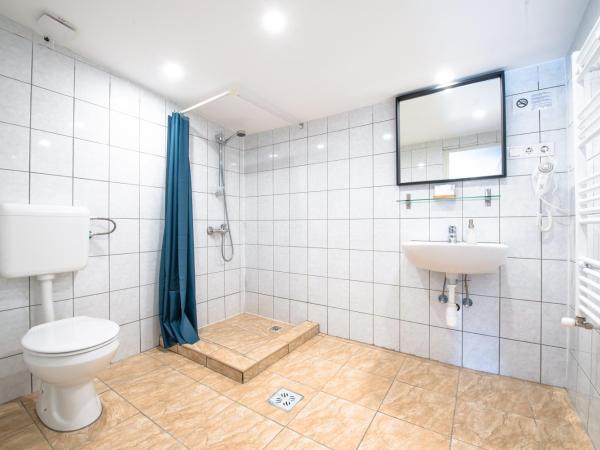 Chesscom Guesthouse : photo 2 de la chambre chambre quadruple Économique