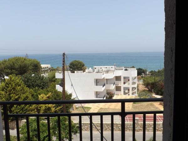 Dimitra Hotel : photo 3 de la chambre chambre double ou lits jumeaux - vue partielle sur mer