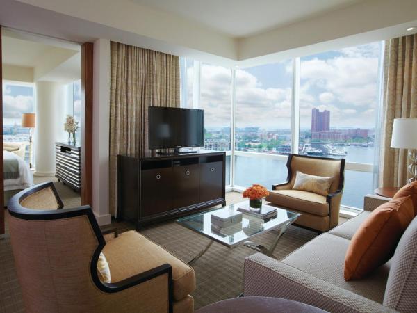 Four Seasons Baltimore : photo 1 de la chambre four seasons executive suite harbour view