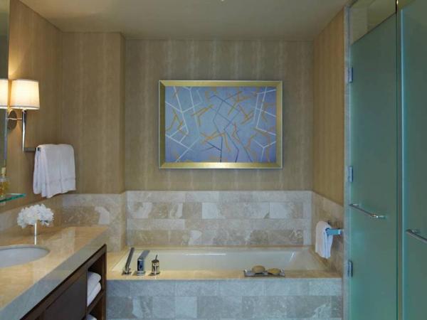 Four Seasons Baltimore : photo 2 de la chambre chambre lit king-size - vue sur ville