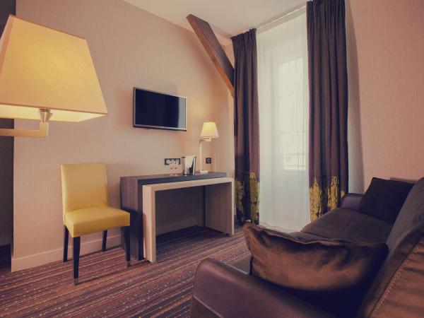 Best Western Plus Richelieu : photo 3 de la chambre suite lit king-size avec baignoire et canapé-lit