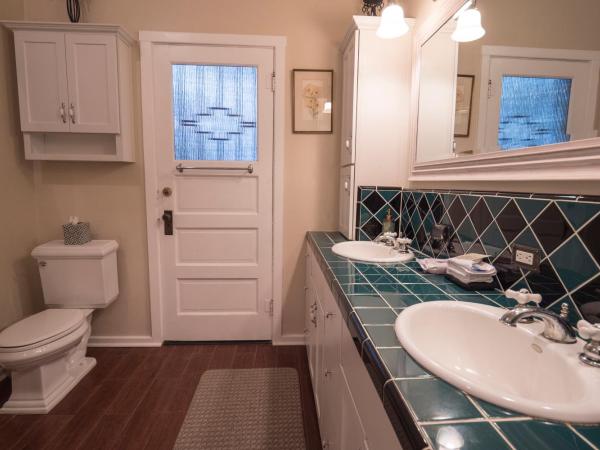 El Amador Inn Downtown Tucson : photo 8 de la chambre chambre lit king-size avec balcon