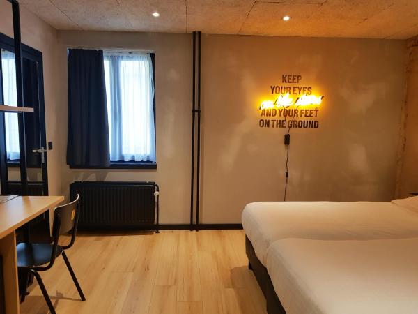 Upstairs Hotel : photo 7 de la chambre chambre moyenne