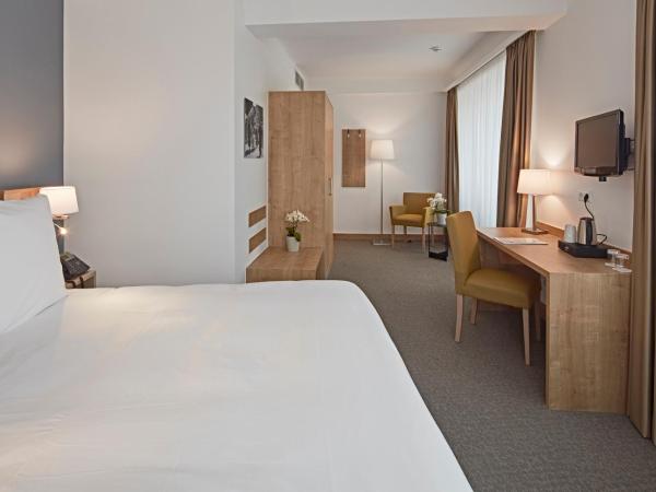 City Hotel : photo 3 de la chambre chambre lit king-size supérieure