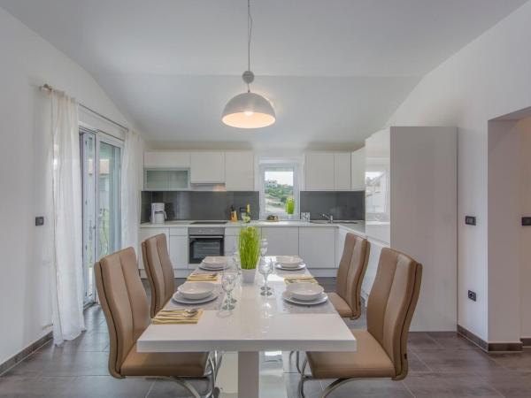 Silver Holiday House : photo 6 de la chambre appartement - vue sur piscine