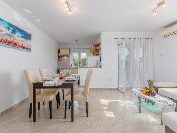 Silver Holiday House : photo 6 de la chambre appartement avec balcon