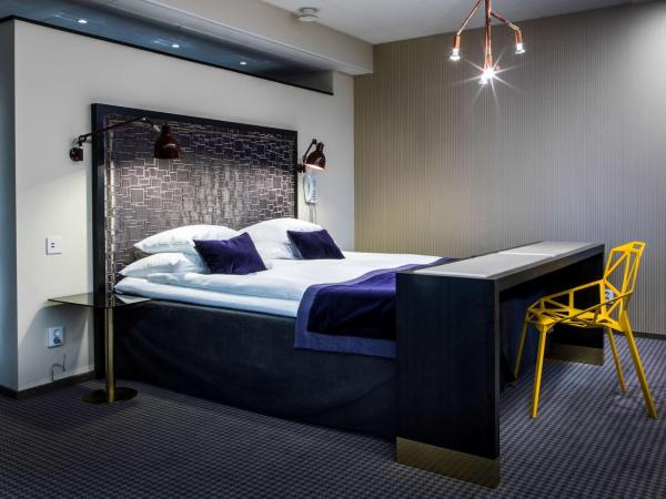 Best Western Plus John Bauer Hotel : photo 2 de la chambre suite lit king-size avec vue