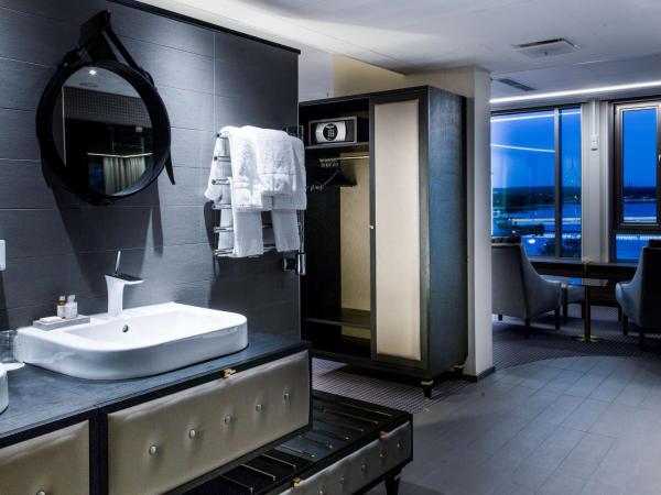 Best Western Plus John Bauer Hotel : photo 3 de la chambre suite lit king-size avec vue