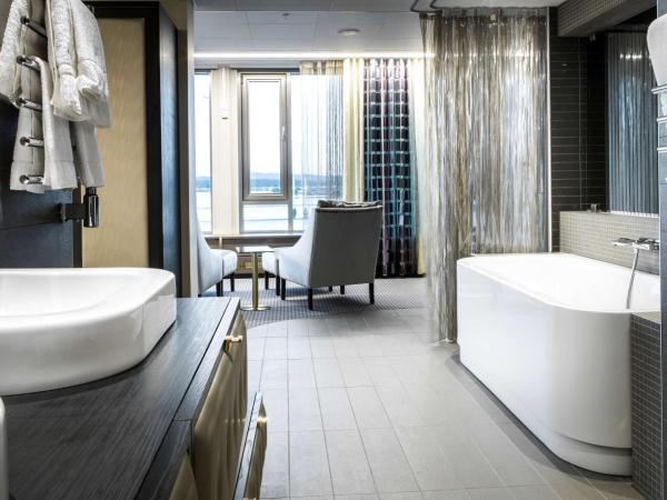 Best Western Plus John Bauer Hotel : photo 4 de la chambre suite lit king-size avec vue