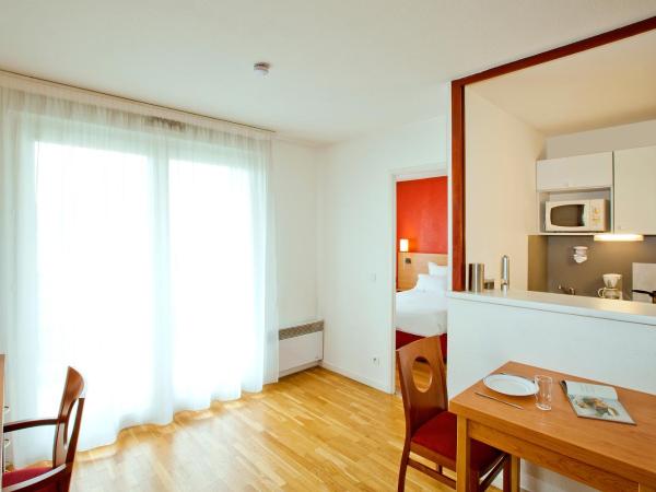 Séjours & Affaires Lyon Saint-Nicolas : photo 4 de la chambre appartement 1 chambre (4 adultes)
