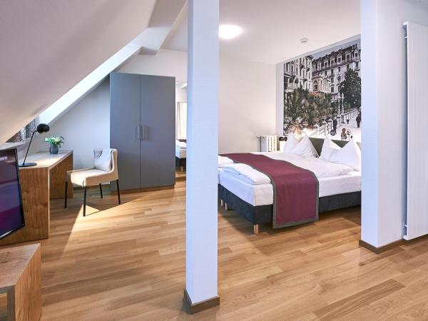 Hotel Central Luzern : photo 4 de la chambre chambre familiale standard