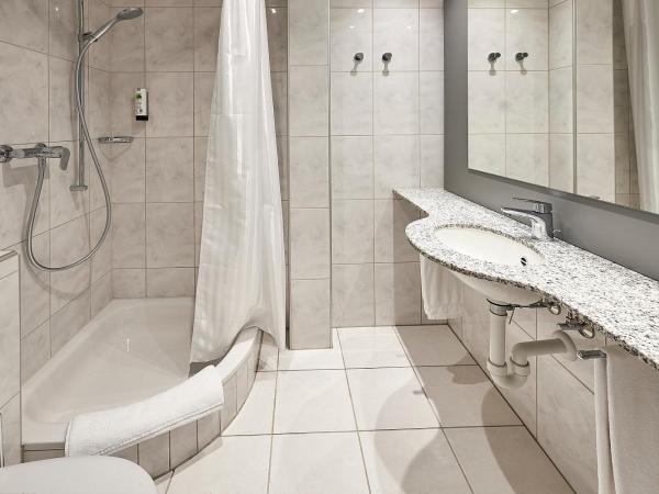 Hotel Central Luzern : photo 5 de la chambre chambre familiale standard