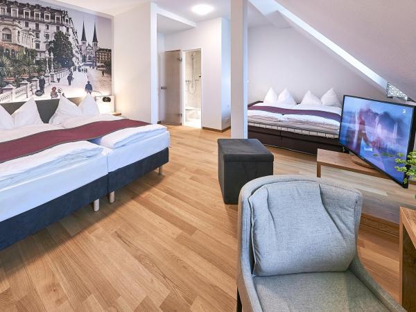 Hotel Central Luzern : photo 1 de la chambre chambre familiale standard