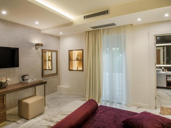 Miraval Luxury Rooms : photo 6 de la chambre chambre lit king-size avec balcon