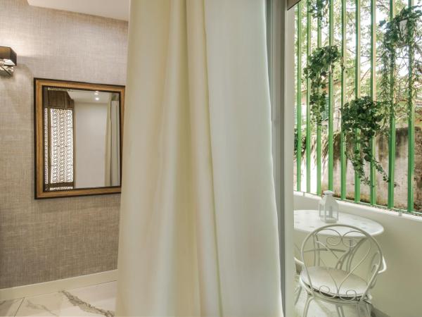 Miraval Luxury Rooms : photo 8 de la chambre chambre lit king-size avec balcon