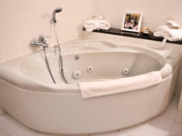 Relais del Porto - Affitta Camere : photo 5 de la chambre chambre lit king-size avec baignoire spa