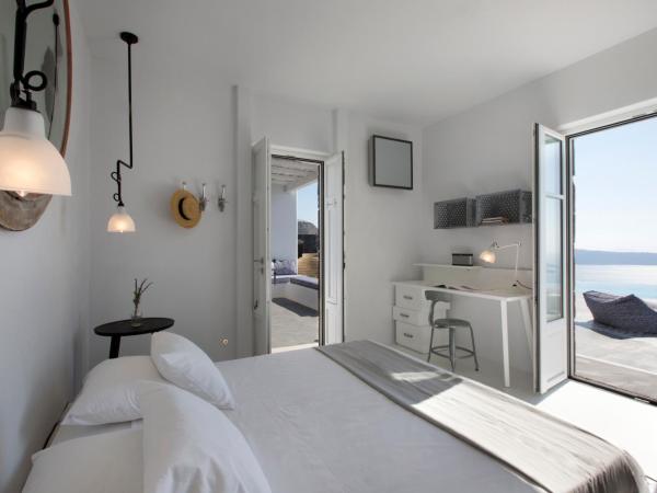 Erosantorini Estate : photo 4 de la chambre suite en duplex avec jacuzzi extérieur - vue sur caldera
