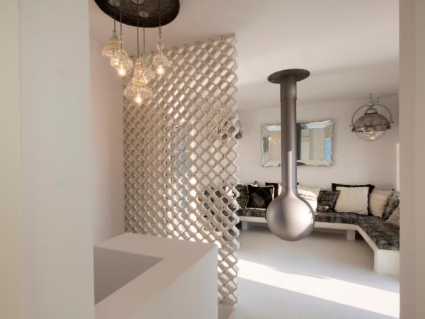 Erosantorini Estate : photo 3 de la chambre suite spa lune de miel avec jacuzzi extérieur - vue sur caldera