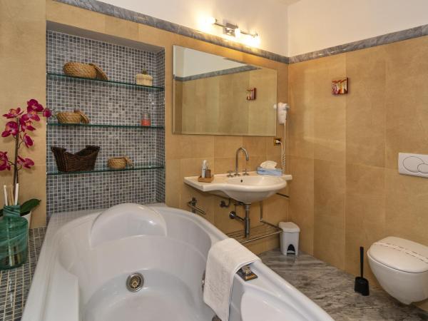 Lauri Loft : photo 6 de la chambre chambre lit king-size avec baignoire spa