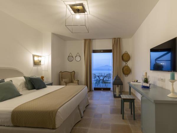 Romantic Relais Sorrento : photo 4 de la chambre chambre double ou lits jumeaux deluxe - vue sur mer