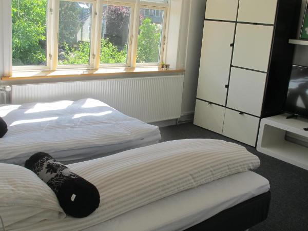 Guesthouse Sharon Aarhus : photo 7 de la chambre chambre double ou lits jumeaux avec salle de bains commune