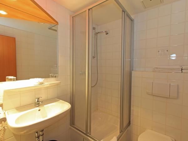 Hotel NEAR BY : photo 1 de la chambre petite chambre double ou lits jumeaux