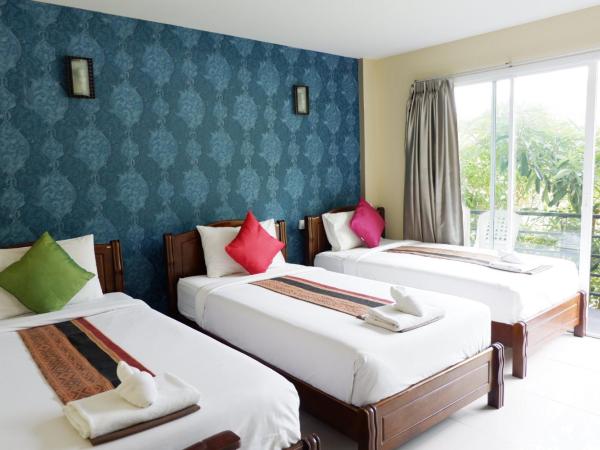 Phi Phi Maiyada Resort- SHA Certified : photo 1 de la chambre chambre triple avec balcon