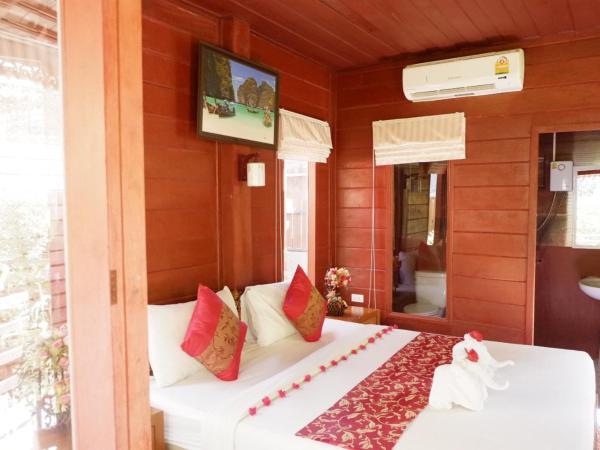 Phi Phi Maiyada Resort- SHA Certified : photo 4 de la chambre bungalow avec lit double