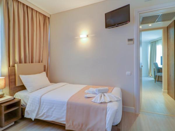 Palace Hotel Glyfada : photo 2 de la chambre chambre familiale standard avec vue sur la ville