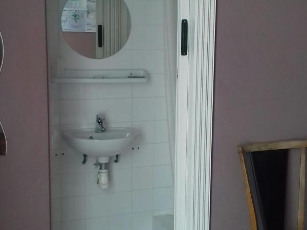 Hotel le Bon Soleil : photo 6 de la chambre chambre double avec salle de bains privative