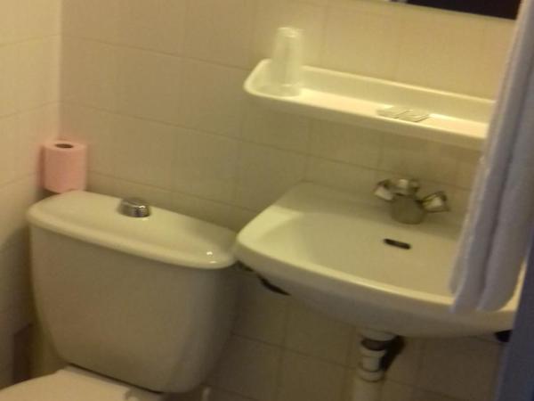 Hotel le Bon Soleil : photo 4 de la chambre chambre triple avec salle de bains privative