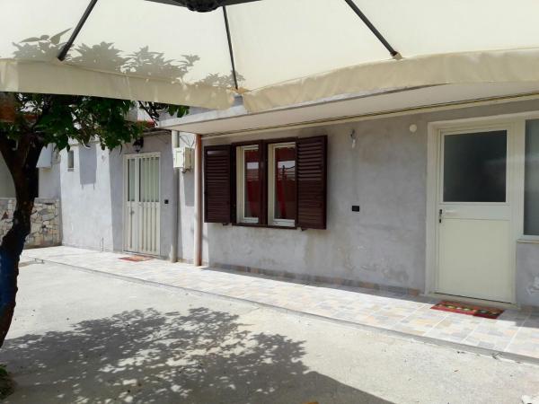 FLY to NAPOLI : photo 7 de la chambre chambre double avec patio