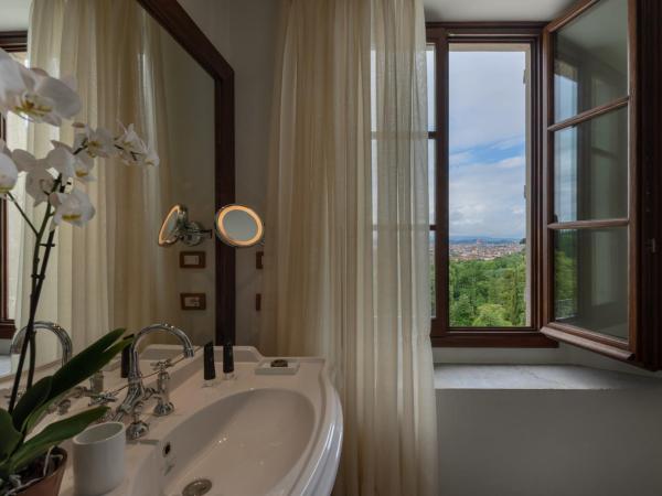 Il Salviatino Firenze : photo 10 de la chambre chambre double de luxe avec vue sur la cathédrale